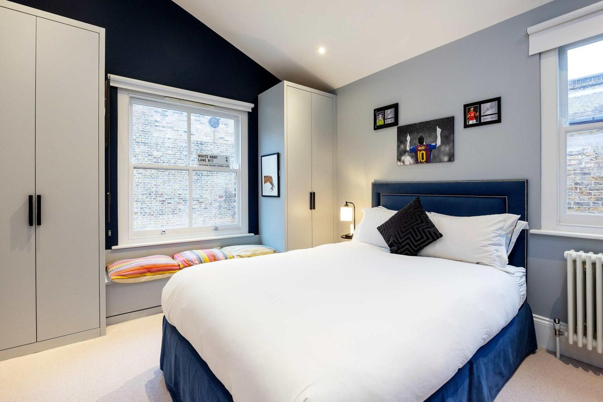 Veeve - A Vision In Blue * London